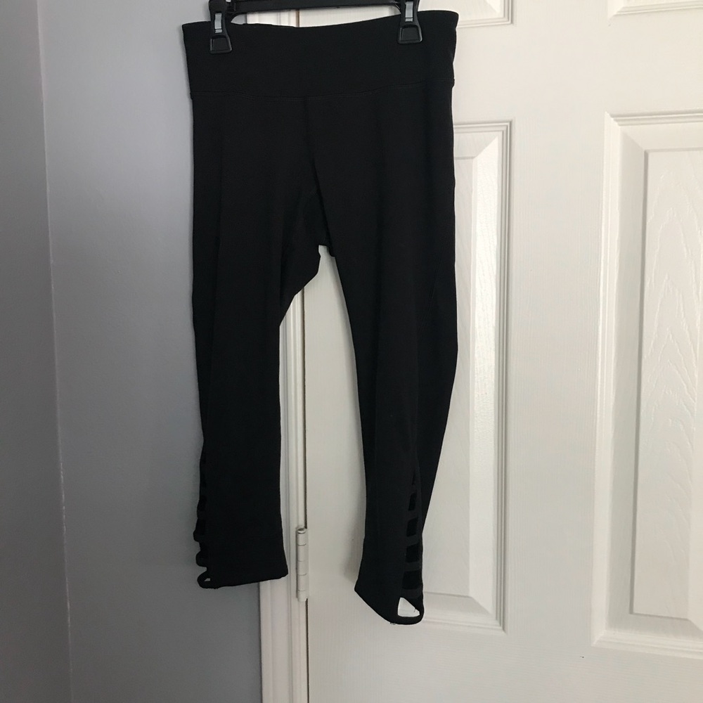Black cropped leggings